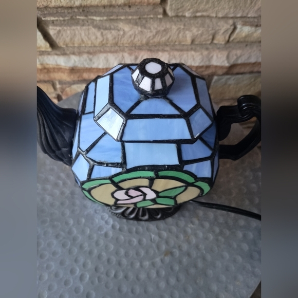 Vintage Tiffany Style Floral Stained Glass Tea Pot Table Lamp By Cheyenne Decor - Picture 3 of 8